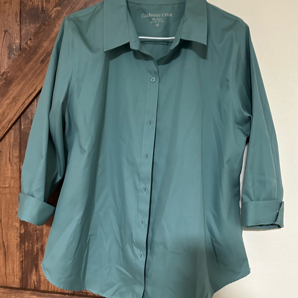 Coldwater Creek Women's No Iron, Light Green Button-Up Top with 3/4 sleeves - Picture 2 of 4